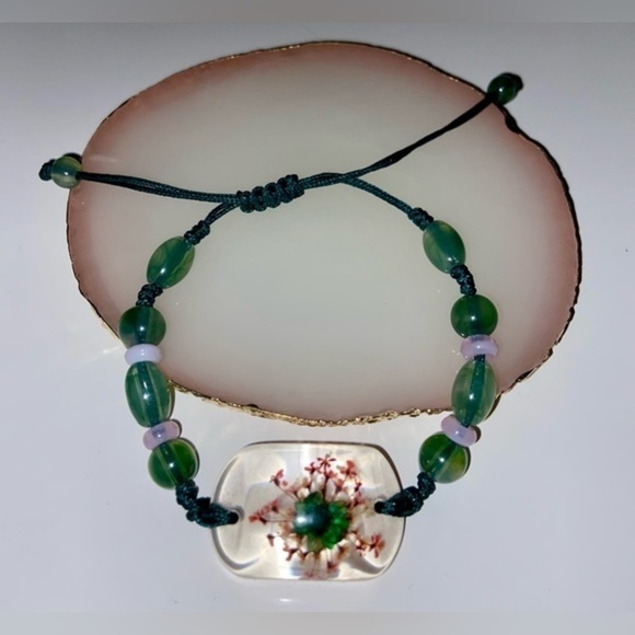 2for30$ Women’s forest GREEN adjustable Bracelet beads and epoxy flower handmade - Picture 2 of 3